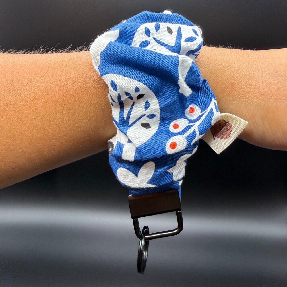Handmade One Size Scrunchie Key Fob Wristlet Unisex Blue White Cotton Key ring